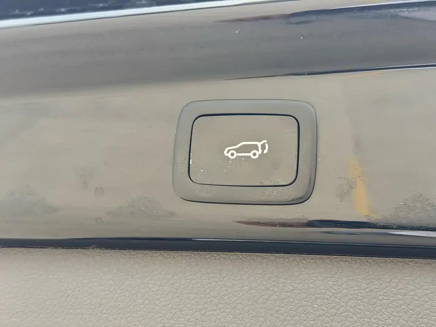 Roewe RX8 2019 30T Intelligent Connected 4WD Super Flagship Edition — миниатюра 23