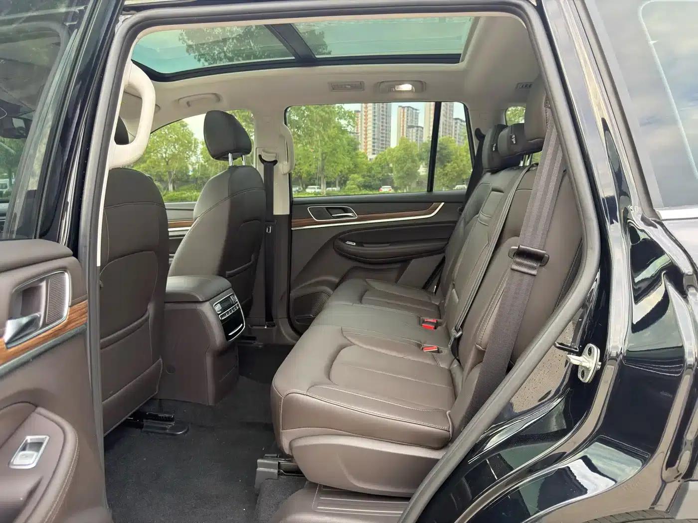 Roewe RX8 2019 30T Intelligent Connected 4WD Super Flagship Edition — миниатюра 9