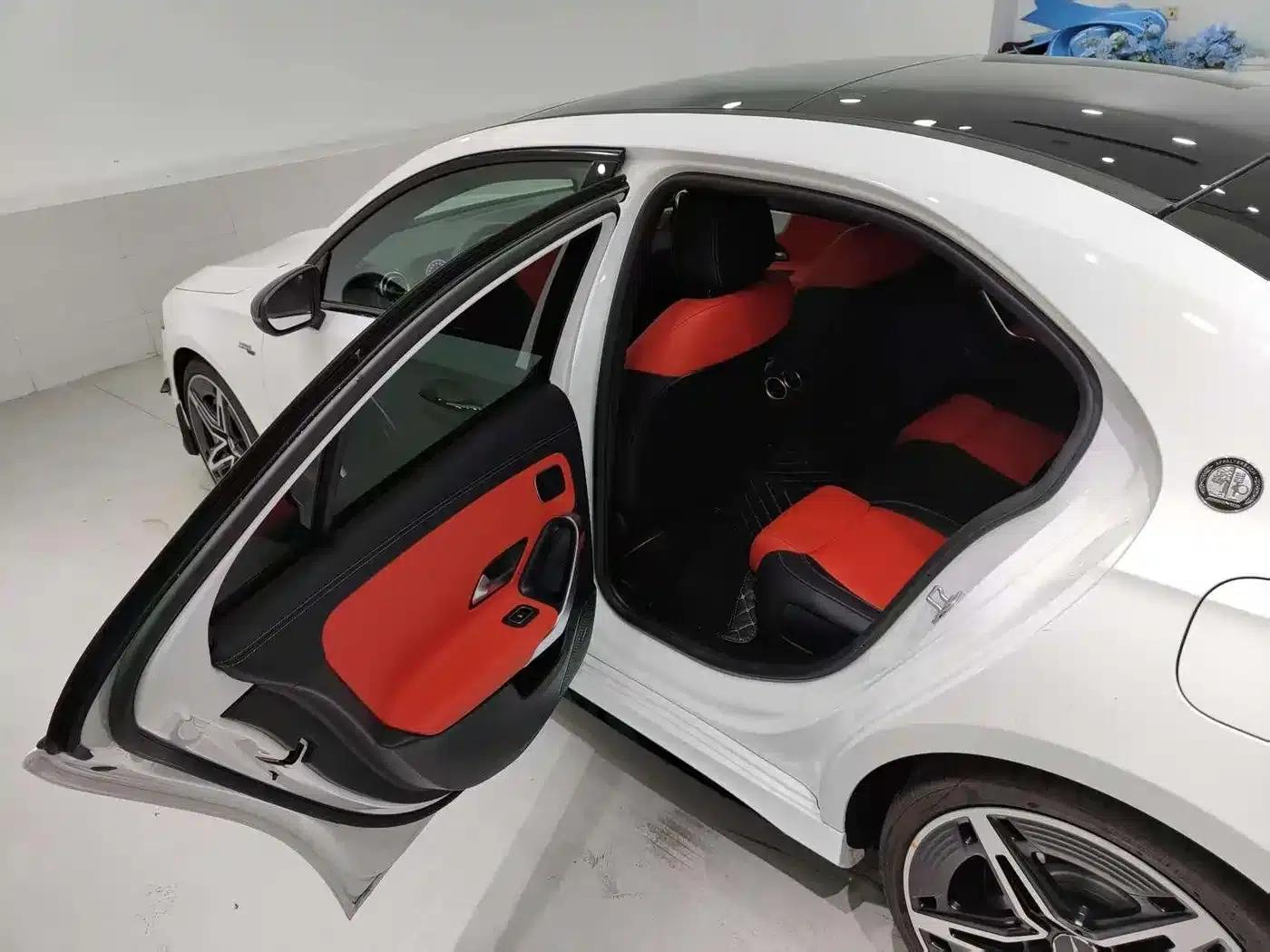 2025 Mercedes-Benz A-Class AMG A 35 L 4MATIC — миниатюра 11