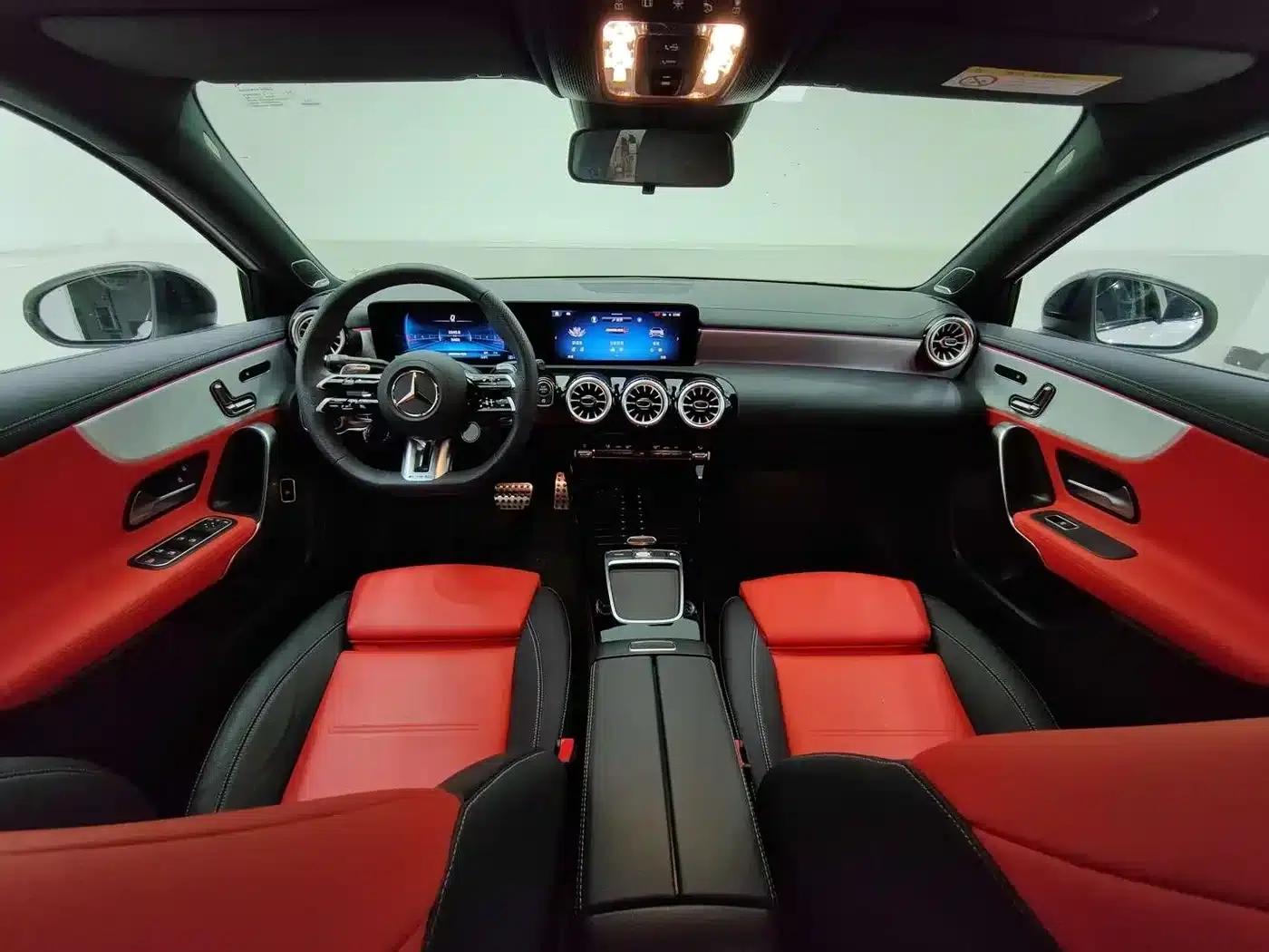 2025 Mercedes-Benz A-Class AMG A 35 L 4MATIC — миниатюра 3