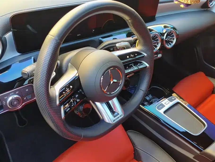 Imported 2024 Mercedes-Benz A-Class AMG A 35 4MATIC — миниатюра 15