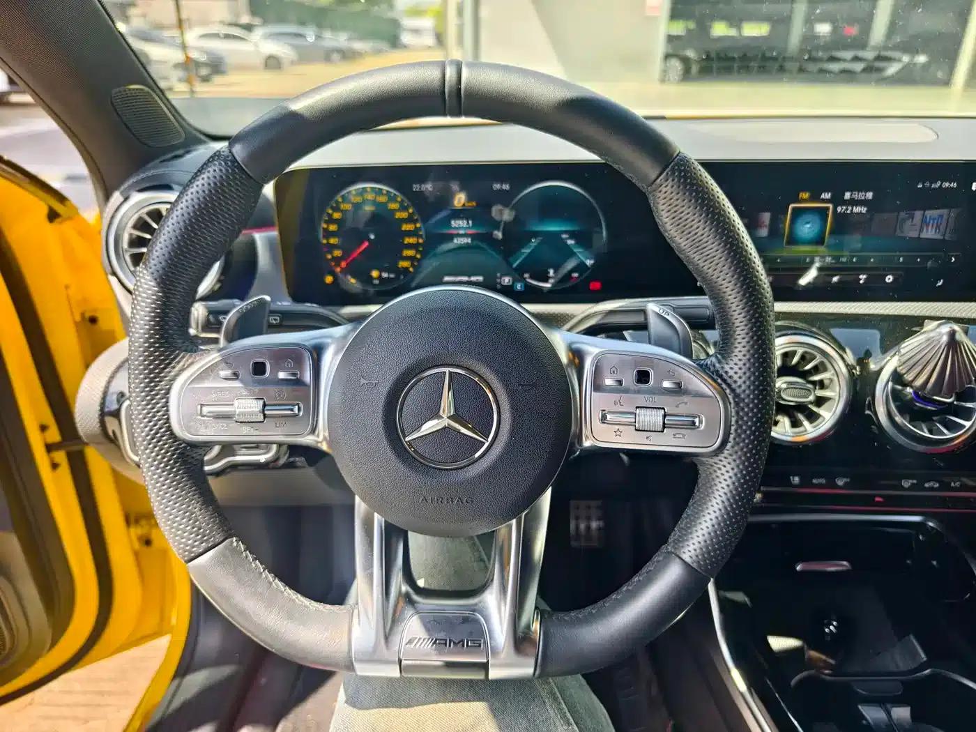 Imported 2022 Mercedes-Benz A-Class AMG A 35 4MATIC — миниатюра 17