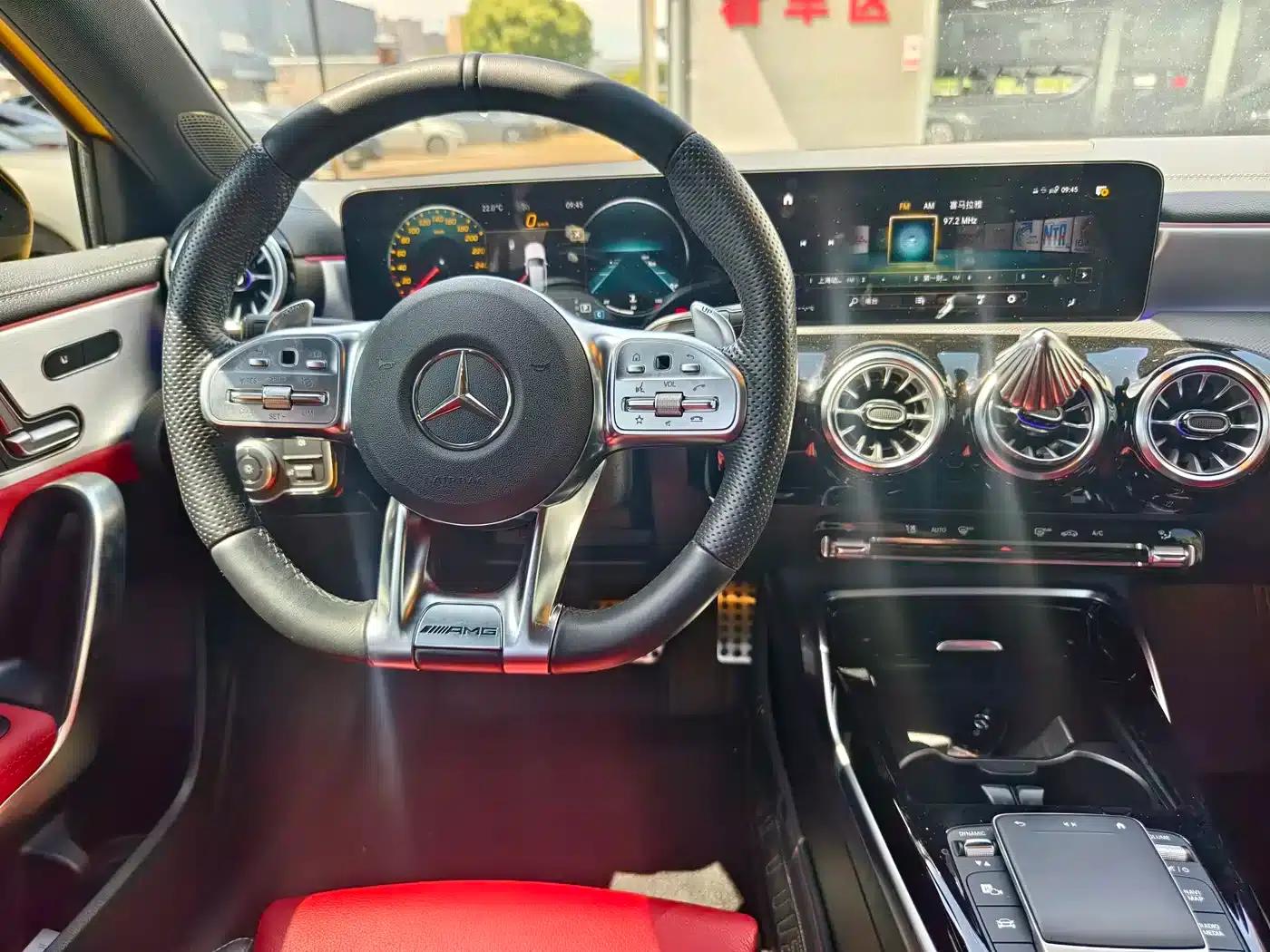 Imported 2022 Mercedes-Benz A-Class AMG A 35 4MATIC — миниатюра 9