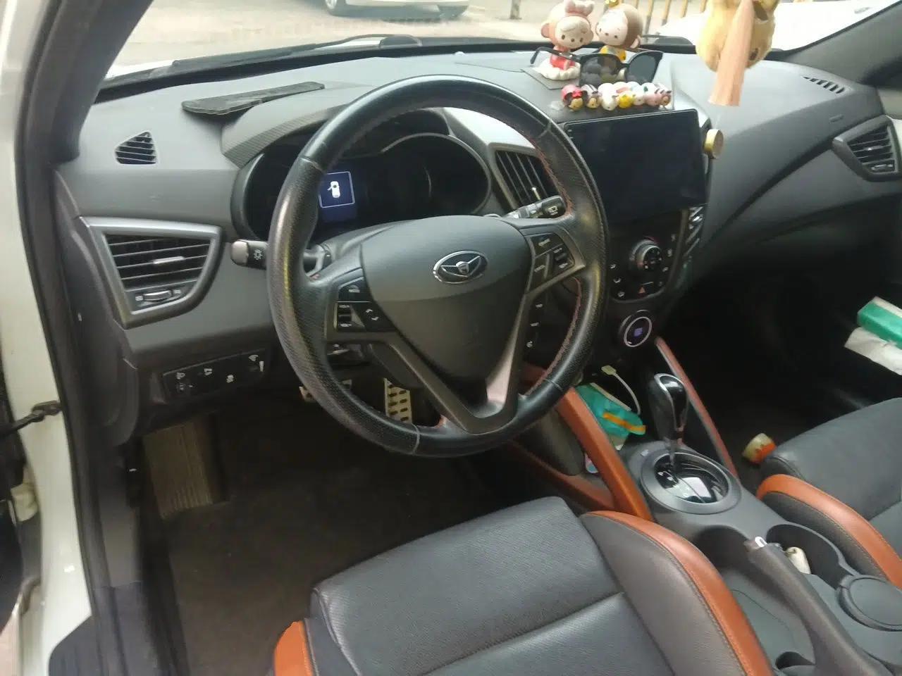 Hyundai Veloster 2015 1.6T Automatic Luxury Edition — миниатюра 11