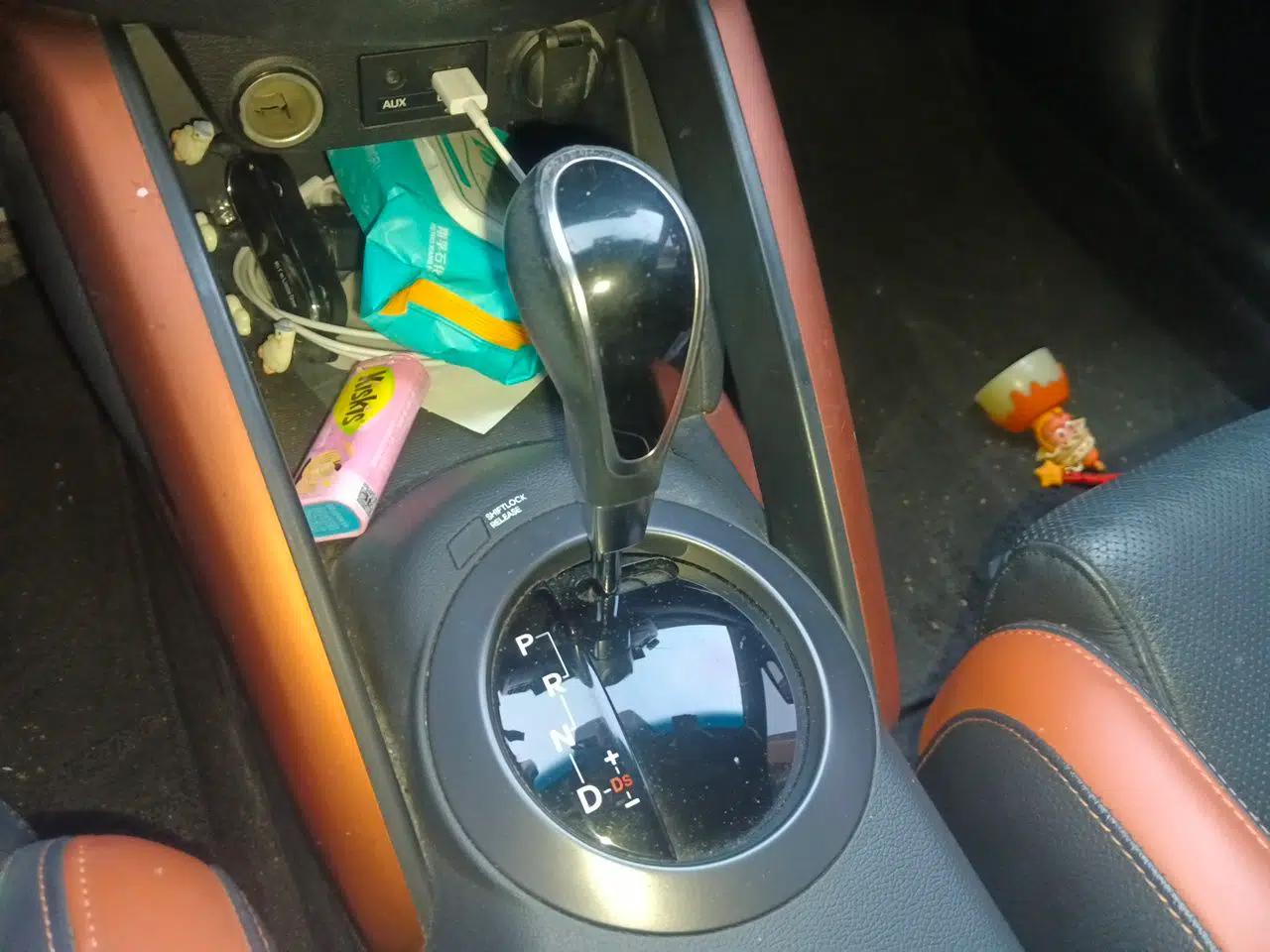Hyundai Veloster 2015 1.6T Automatic Luxury Edition — миниатюра 15