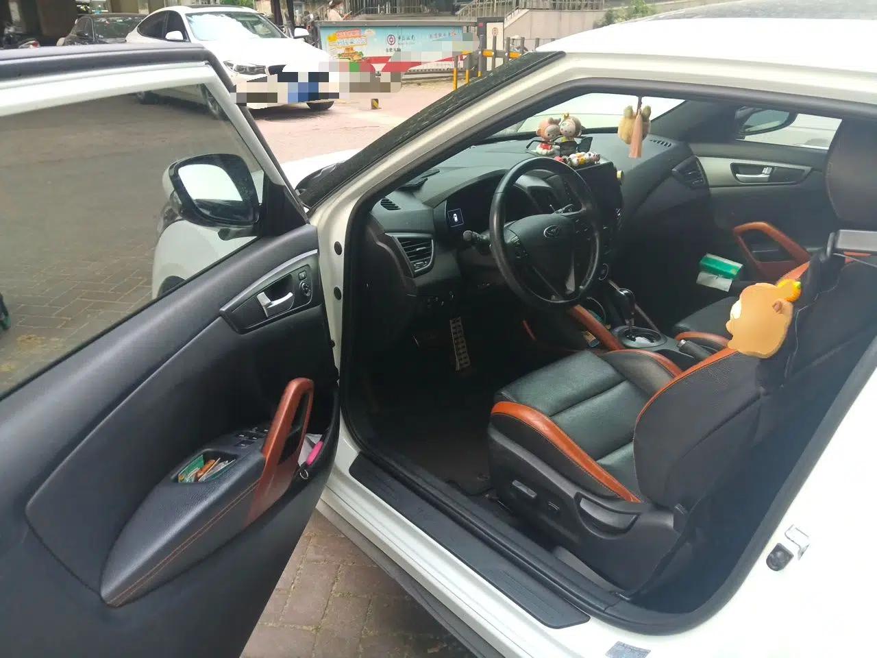 Hyundai Veloster 2015 1.6T Automatic Luxury Edition — миниатюра 17