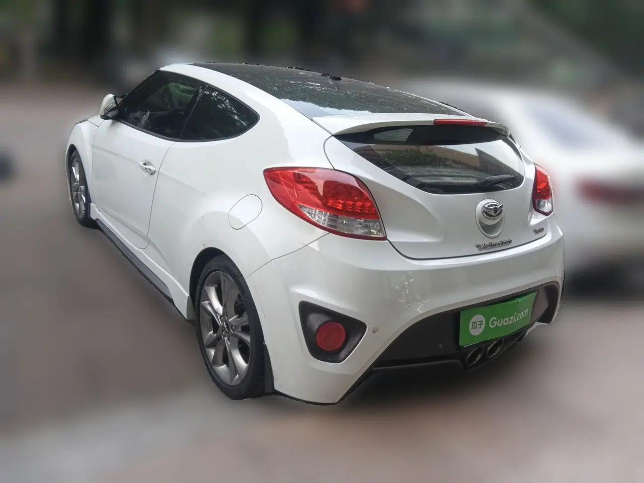 Hyundai Veloster 2015 1.6T Automatic Luxury Edition — миниатюра 4