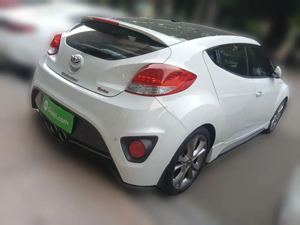 Hyundai Veloster 2015 1.6T Automatic Luxury Edition — миниатюра 6