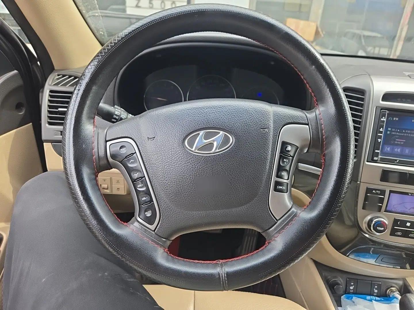 Hyundai Santa Fe Classic 2012 2.4 Comfort Edition 7-Seater Four-Wheel Drive — миниатюра 11