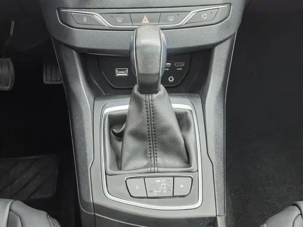 Peugeot 308S 2015 1.2T Automatic Sporty Edition — миниатюра 13