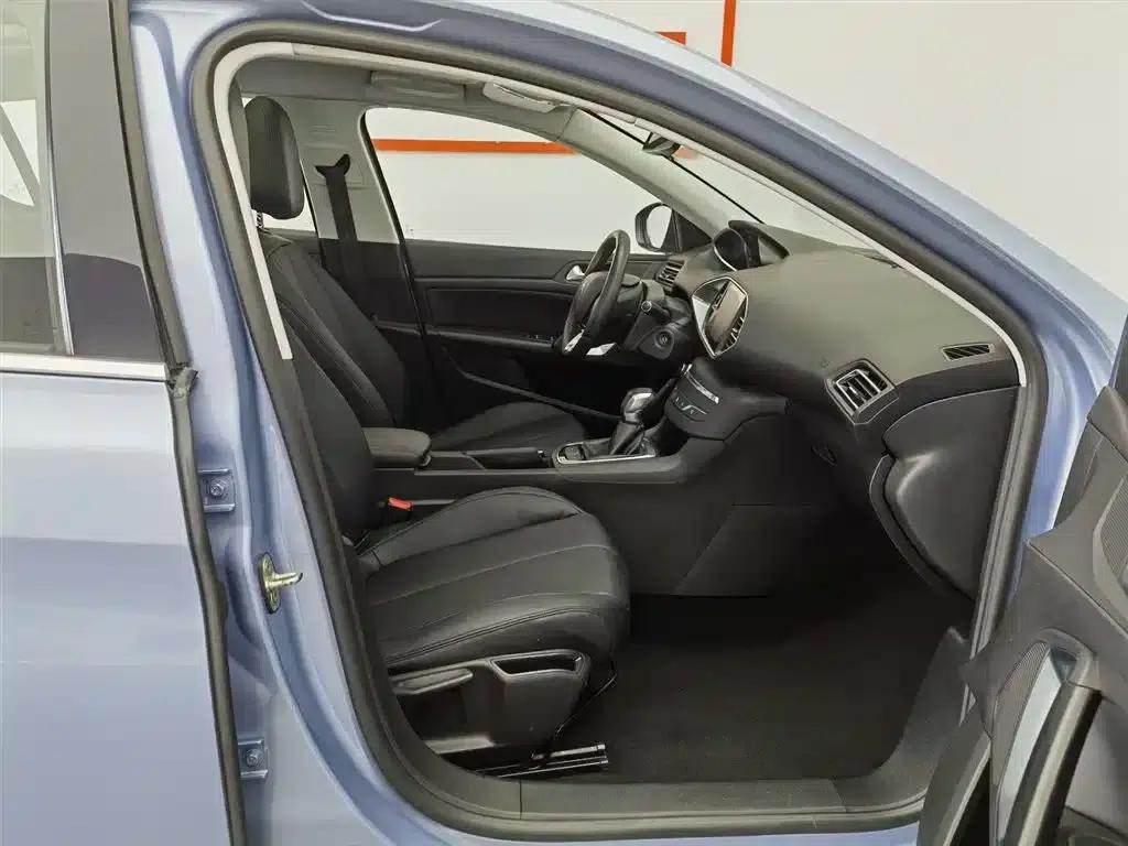 Peugeot 308S 2015 1.2T Automatic Sporty Edition — миниатюра 23