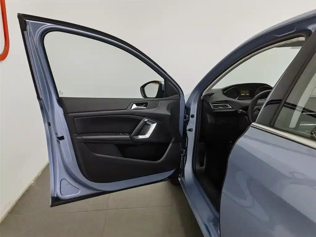 Peugeot 308S 2015 1.2T Automatic Sporty Edition — миниатюра 8