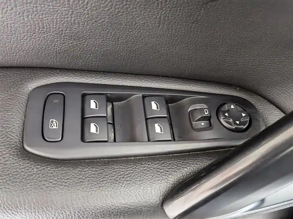 Peugeot 308S 2015 1.2T Automatic Sporty Edition — миниатюра 9
