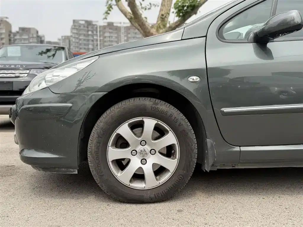 Peugeot 307 2010 Hatchback 1.6L Automatic Luxury Edition — миниатюра 2