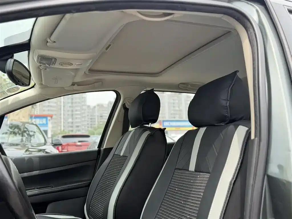Peugeot 307 2010 Hatchback 1.6L Automatic Luxury Edition — миниатюра 7