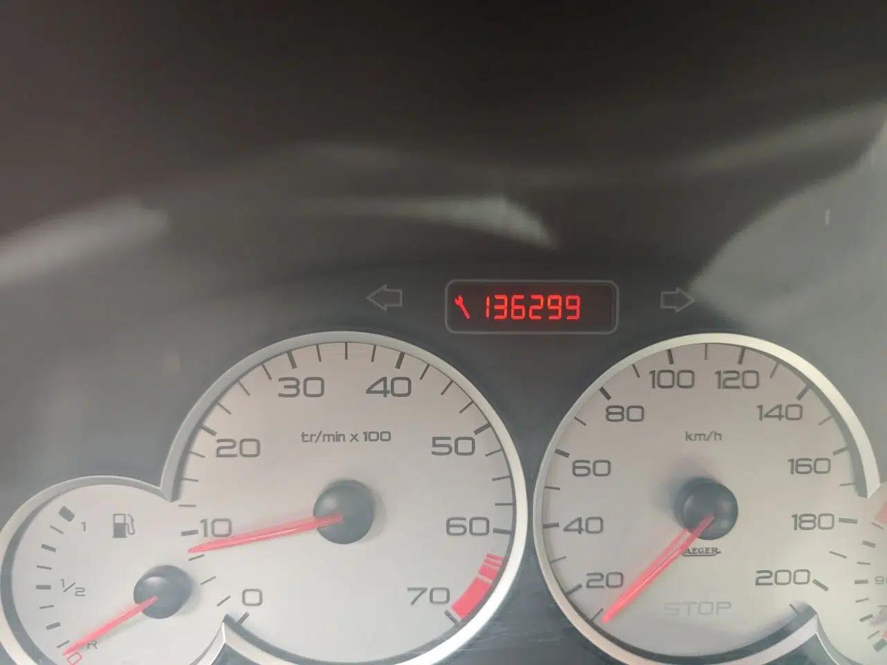 Citroen C2 2012 1.4L Manual Sport Model — миниатюра 13