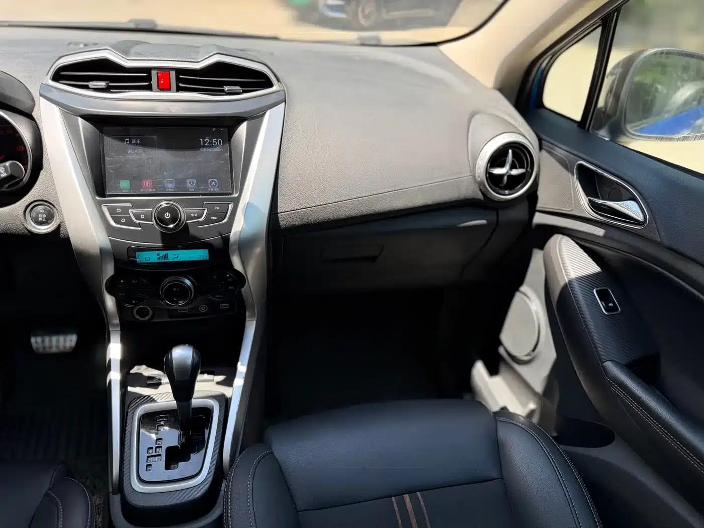 2017 Yuan 1.5L Automatic Cool and Stylish Model — миниатюра 12