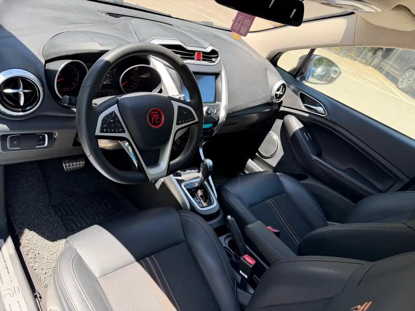 2017 Yuan 1.5L Automatic Cool and Stylish Model — миниатюра 8