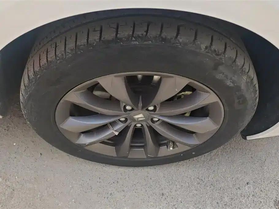 Baojun RC-6 2019 1.5T CVT 24-Hour Online Elite Edition — миниатюра 6