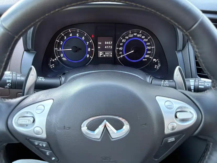 Infiniti QX70 2013 3.7L Supreme Edition — миниатюра 12