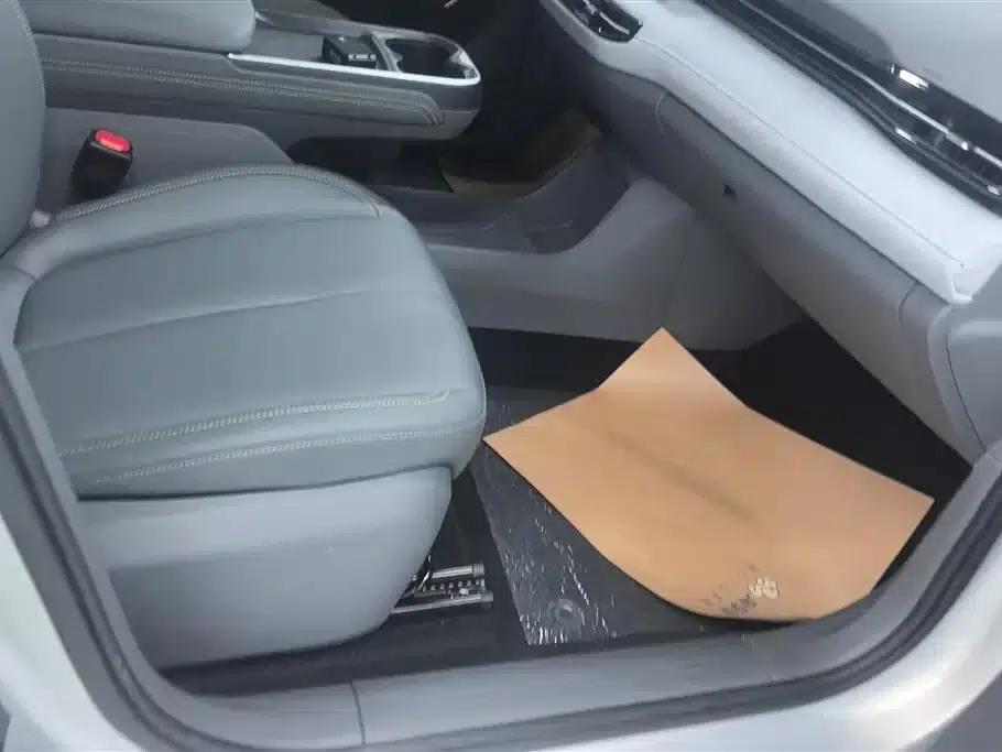 Yueyi 03 2025 Model 565km Business Edition — миниатюра 8