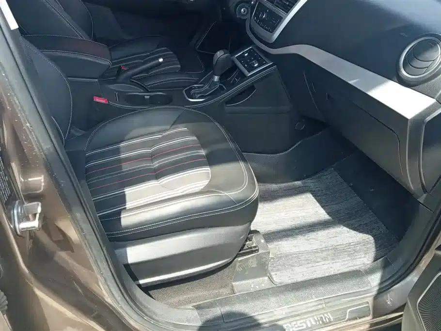 Besturn X40 2017 1.6L Automatic Luxury Edition — миниатюра 8