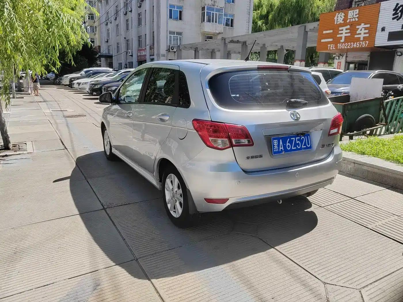 Beijing Automotive E-Series 2012 Hatchback 1.5L Automatic Comfort Edition — миниатюра 4