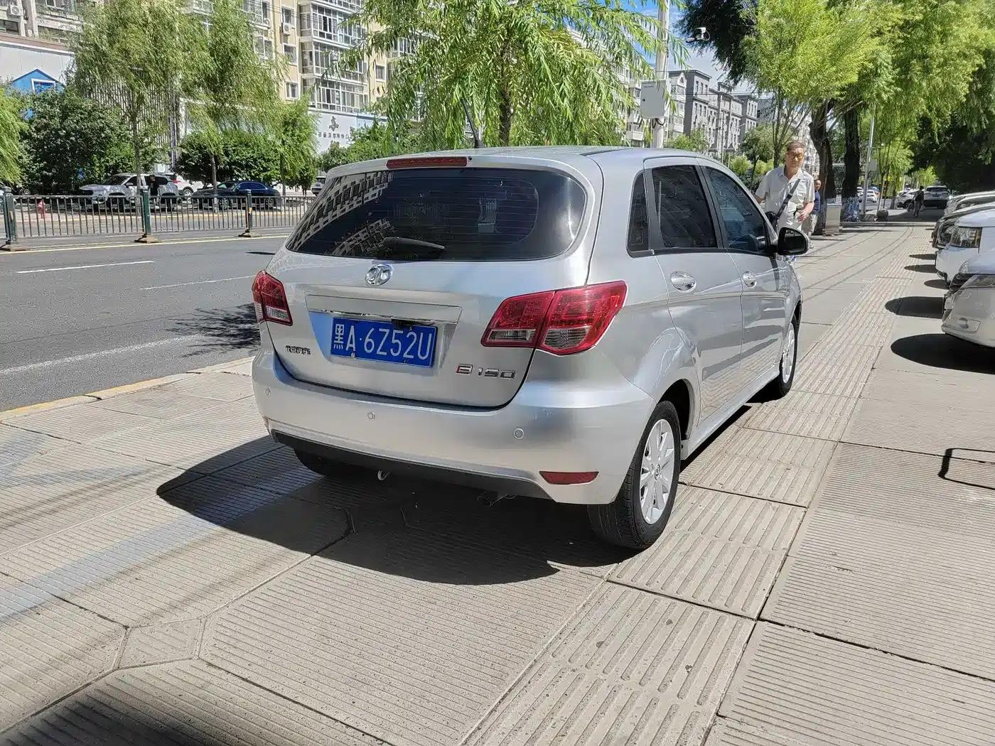 Beijing Automotive E-Series 2012 Hatchback 1.5L Automatic Comfort Edition — миниатюра 6