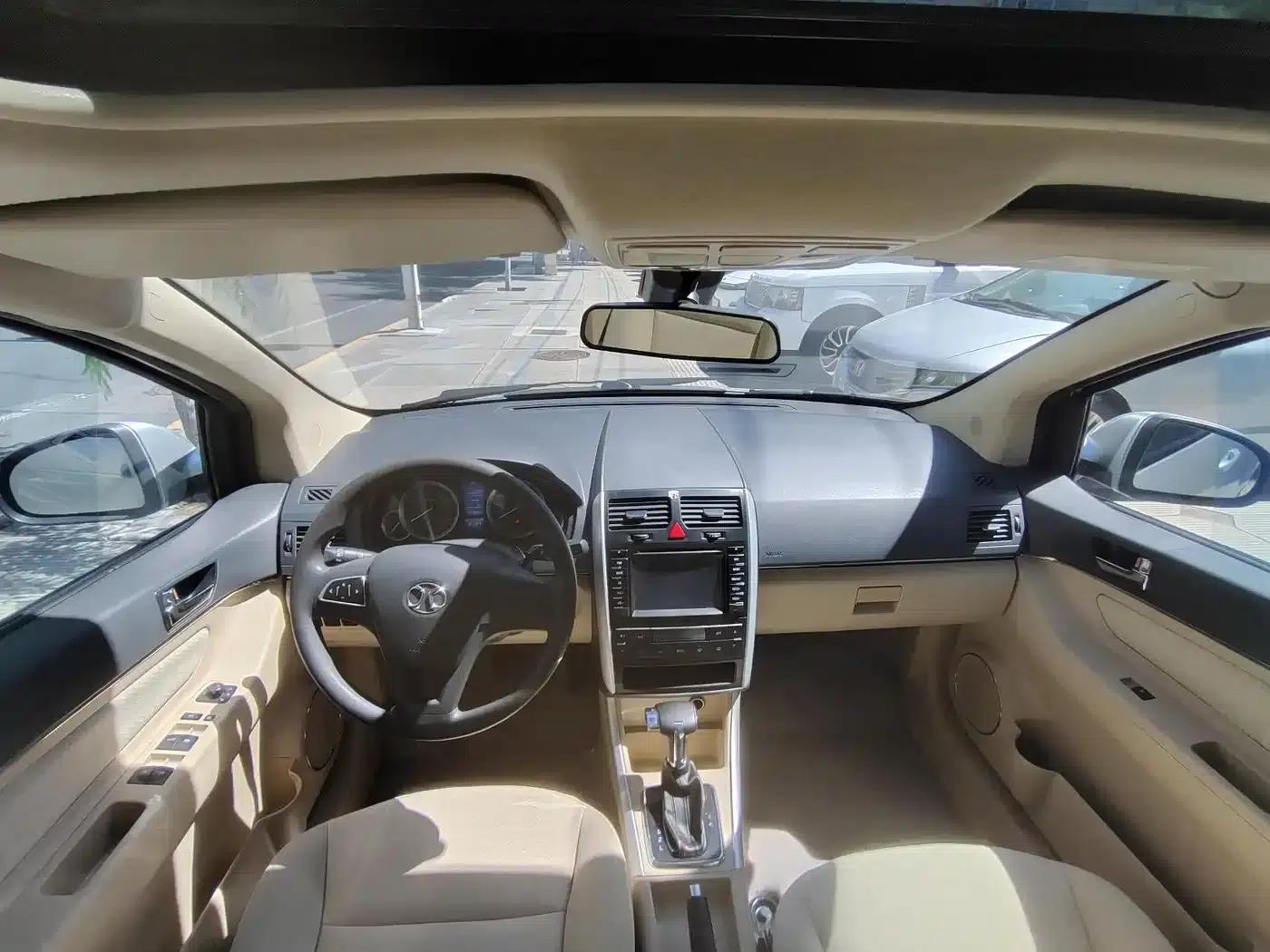 Beijing Automotive E-Series 2012 Hatchback 1.5L Automatic Comfort Edition — миниатюра 9