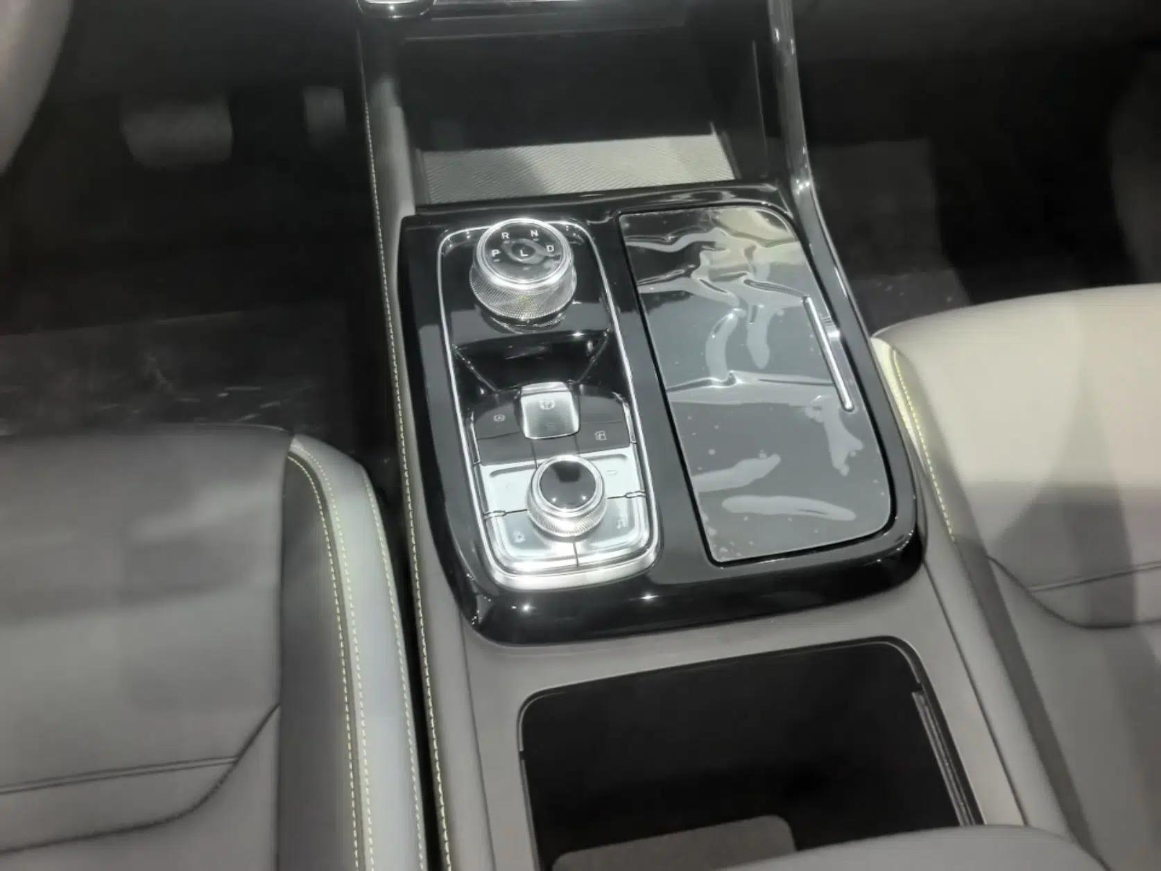 Ford Equator Sport New Energy 2025 Platinum Edition — миниатюра 16
