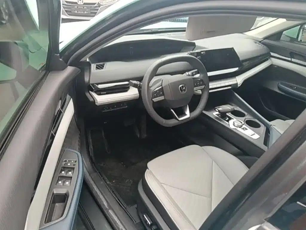 Changan UNI-V Smart Electric iDD 2023 Model, Smart Electric iDD 1.5T, 113km/h Smart Fun Edition — миниатюра 16
