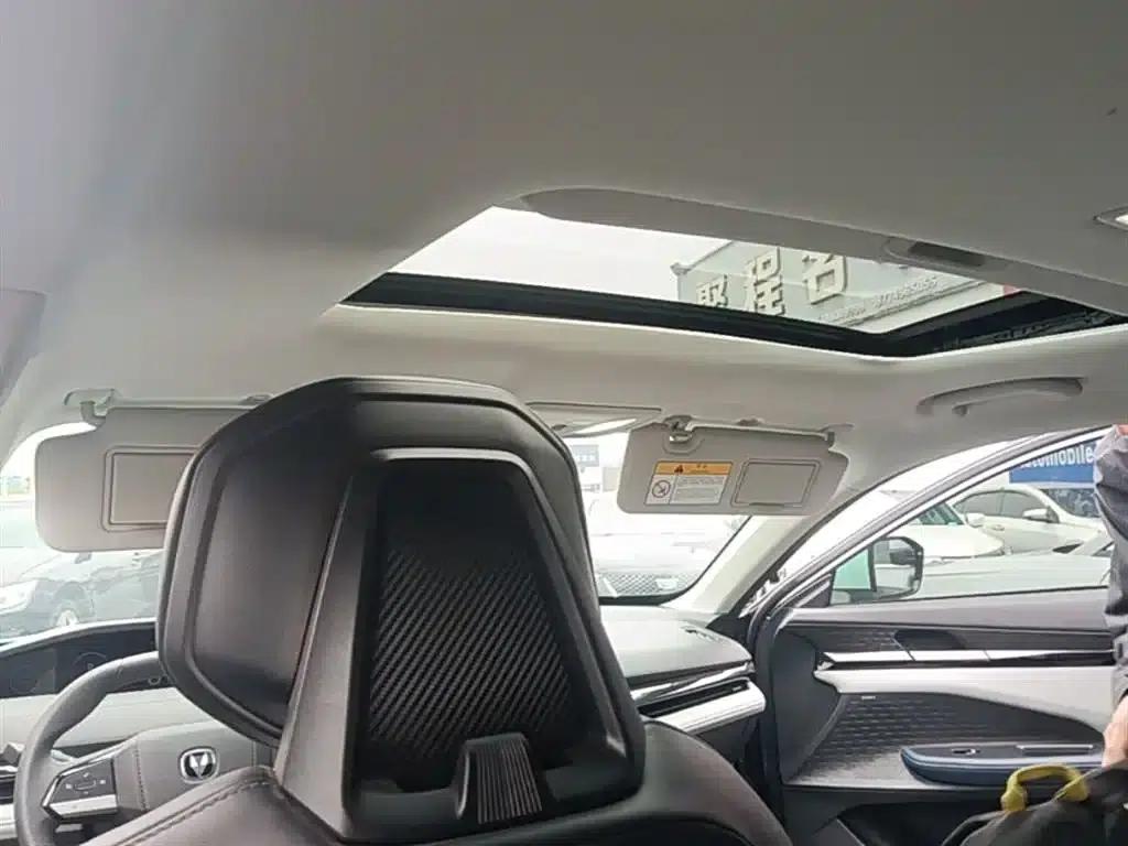 Changan UNI-V Smart Electric iDD 2023 Model, Smart Electric iDD 1.5T, 113km/h Smart Fun Edition — миниатюра 18