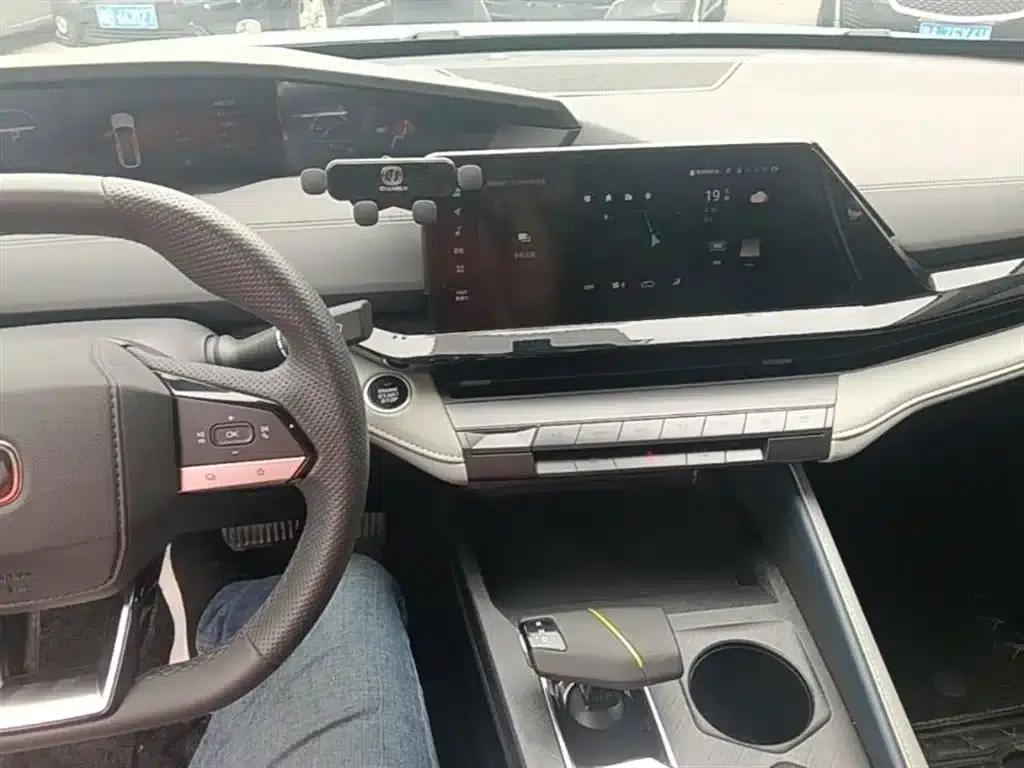 Changan UNI-V Smart Electric iDD 2023 Model, Smart Electric iDD 1.5T, 113km/h Smart Fun Edition — миниатюра 10