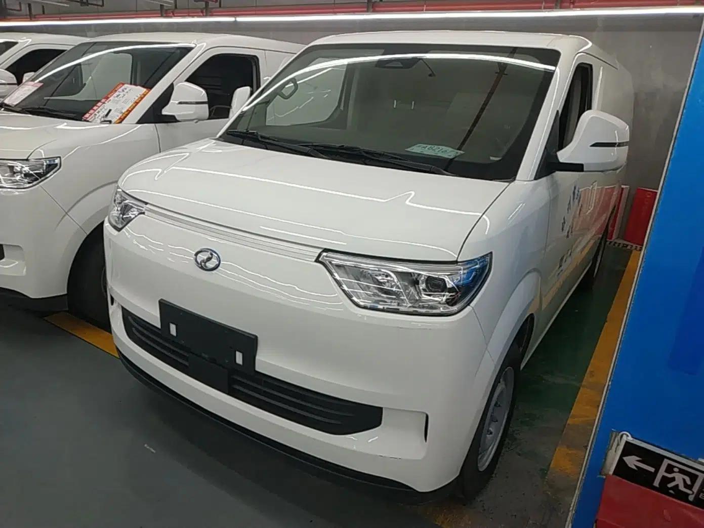 Ruichi EC75 2025 Intelligent Driving Ultra-Charging Version Pioneer II Type 50.1 kWh — миниатюра 1