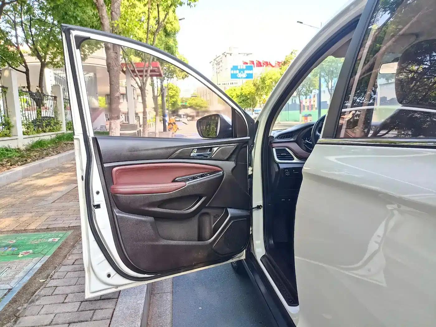 Lingxuan 2017 1.6L Manual Happiness Edition — миниатюра 16