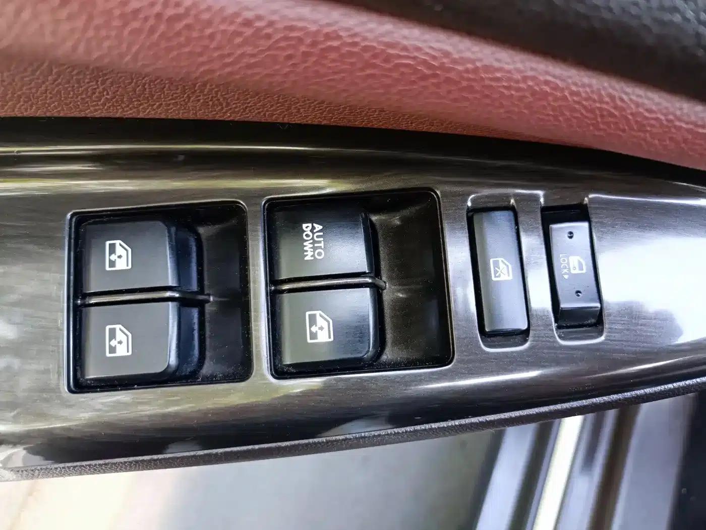 Lingxuan 2017 1.6L Manual Happiness Edition — миниатюра 19