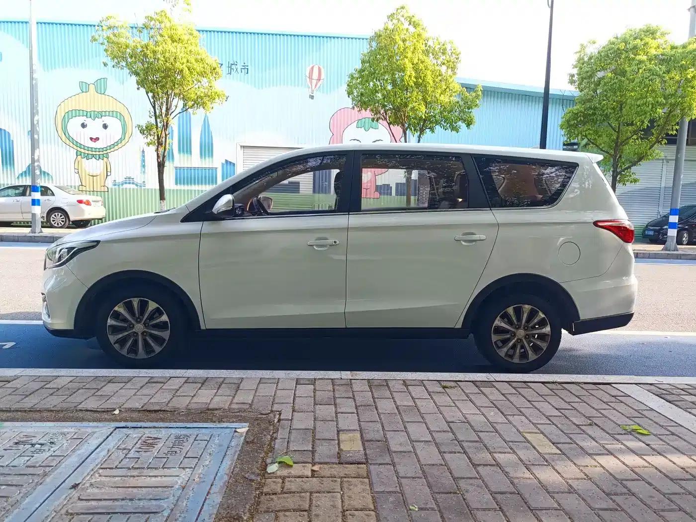 Lingxuan 2017 1.6L Manual Happiness Edition — миниатюра 3