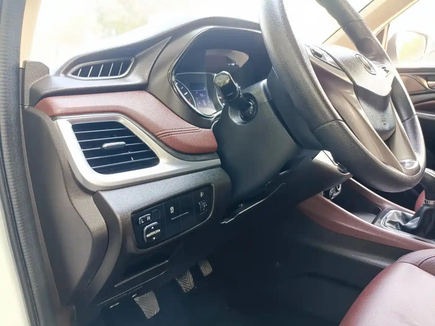 Lingxuan 2017 1.6L Manual Happiness Edition — миниатюра 21