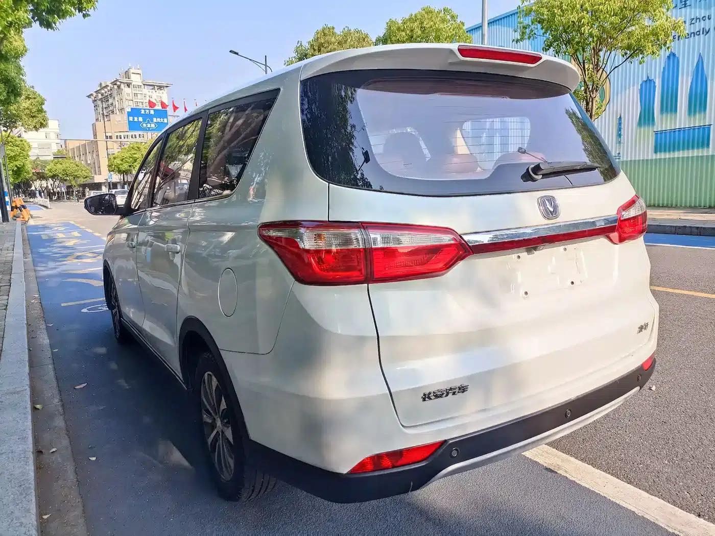Lingxuan 2017 1.6L Manual Happiness Edition — миниатюра 4