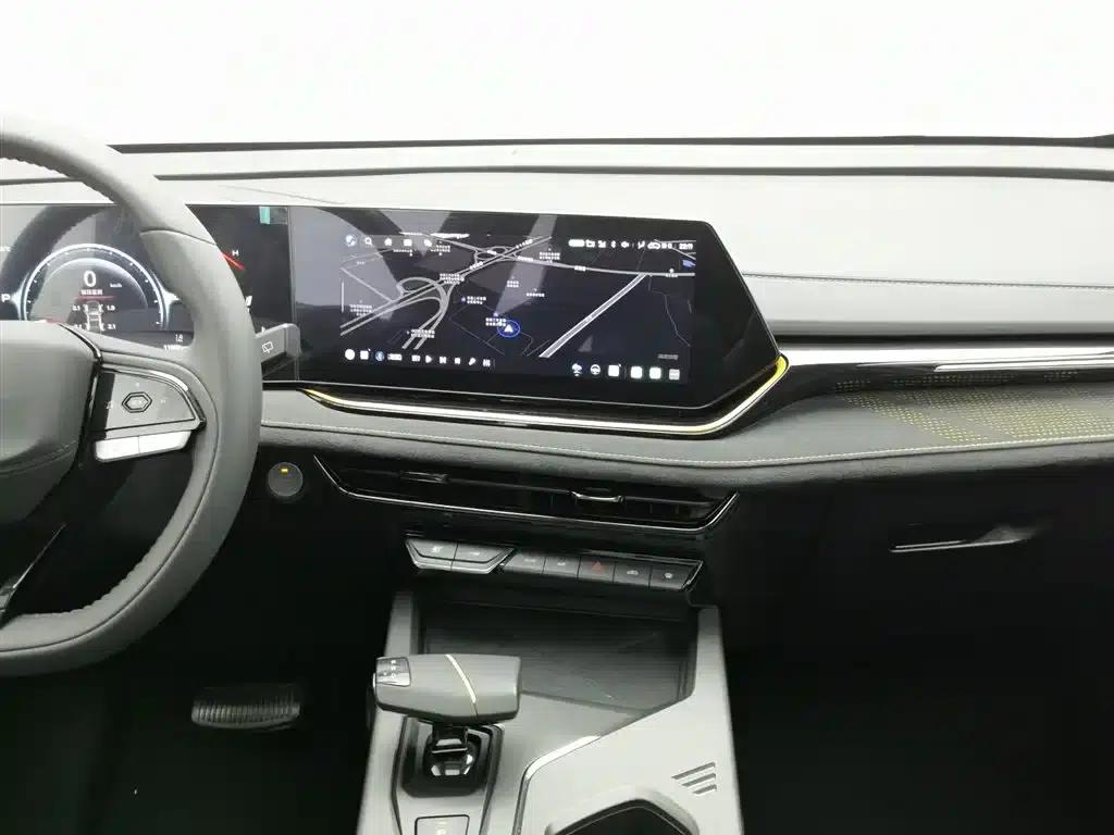 Changan Oushang X5 PLUS 2023 Facelift 1.5T DCT Premium Edition — миниатюра 12