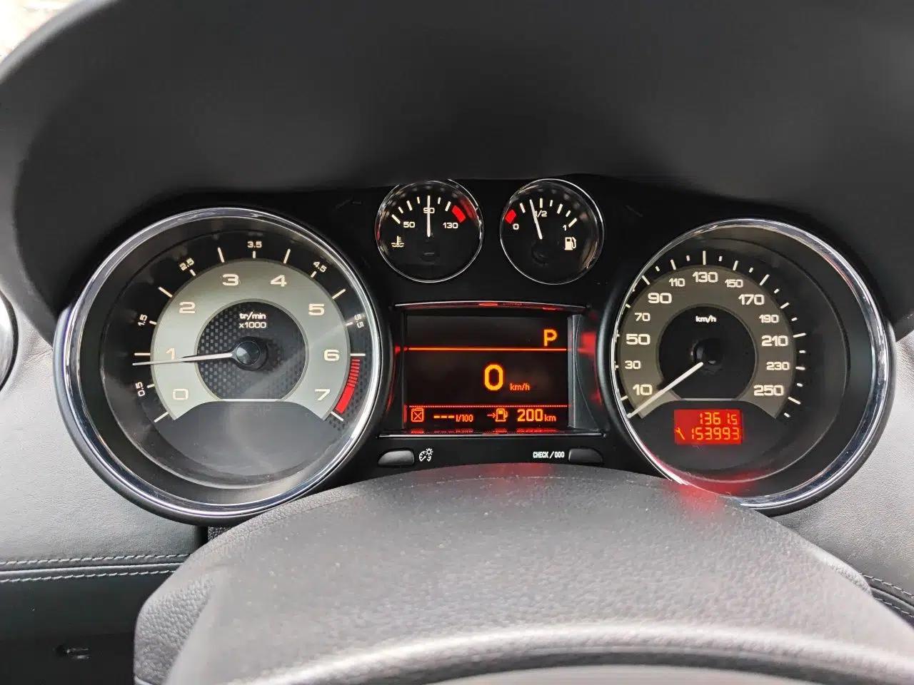 Peugeot RCZ 2011 1.6T Luxury Elegant Model — миниатюра 12