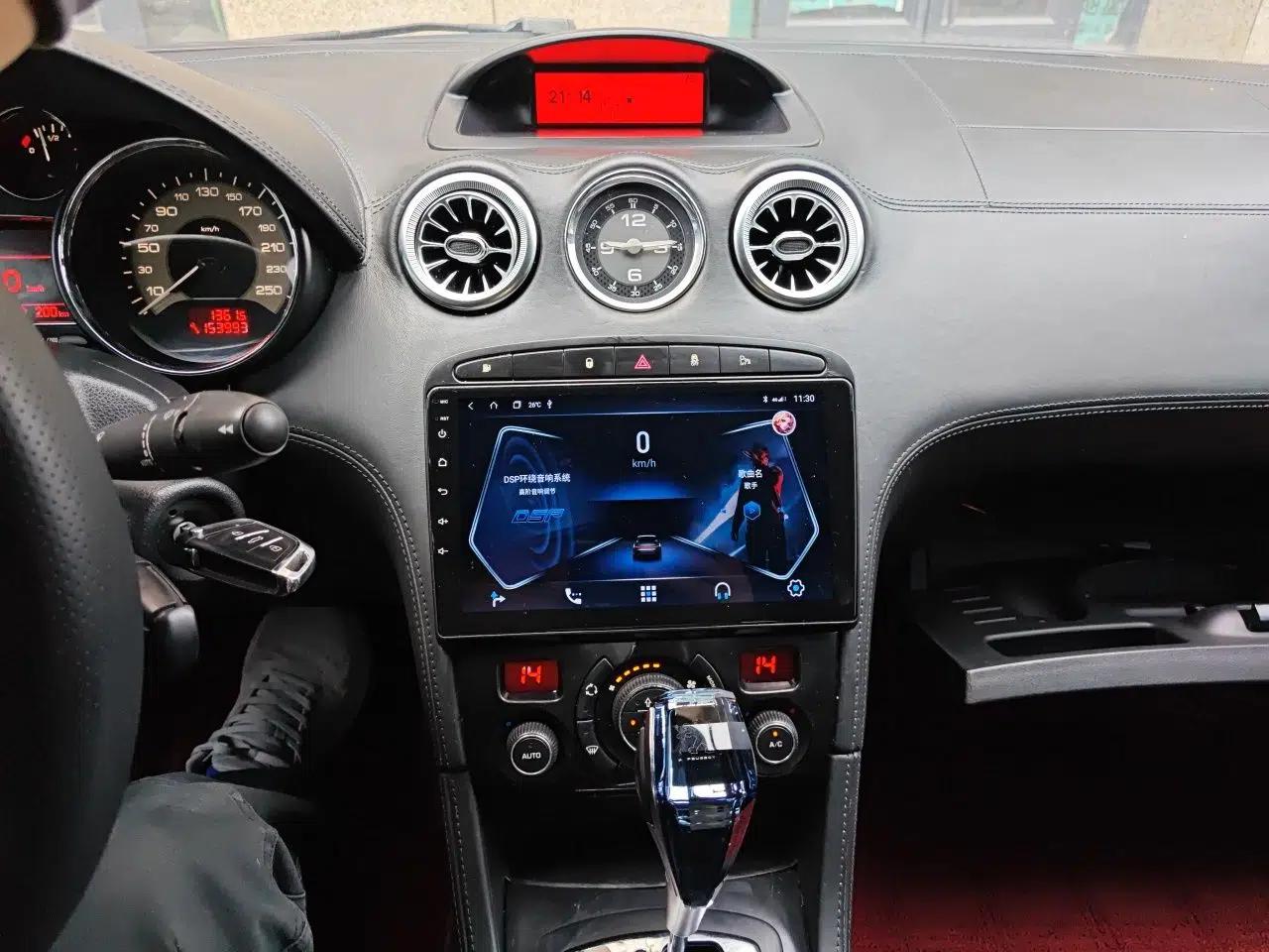 Peugeot RCZ 2011 1.6T Luxury Elegant Model — миниатюра 14