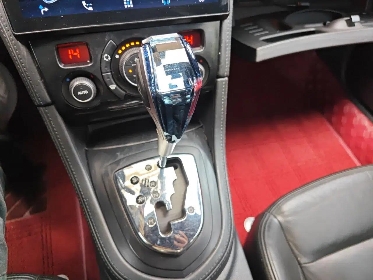 Peugeot RCZ 2011 1.6T Luxury Elegant Model — миниатюра 15