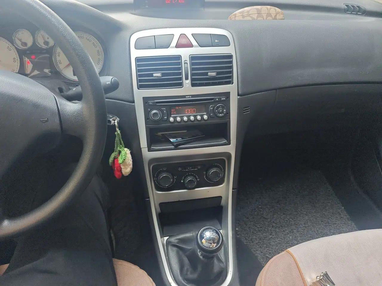 Peugeot 307 2013 Hatchback 1.6L Manual Comfort Edition — миниатюра 14