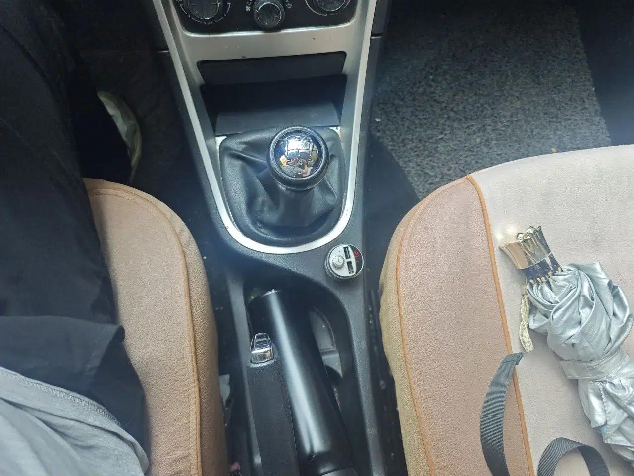 Peugeot 307 2013 Hatchback 1.6L Manual Comfort Edition — миниатюра 15