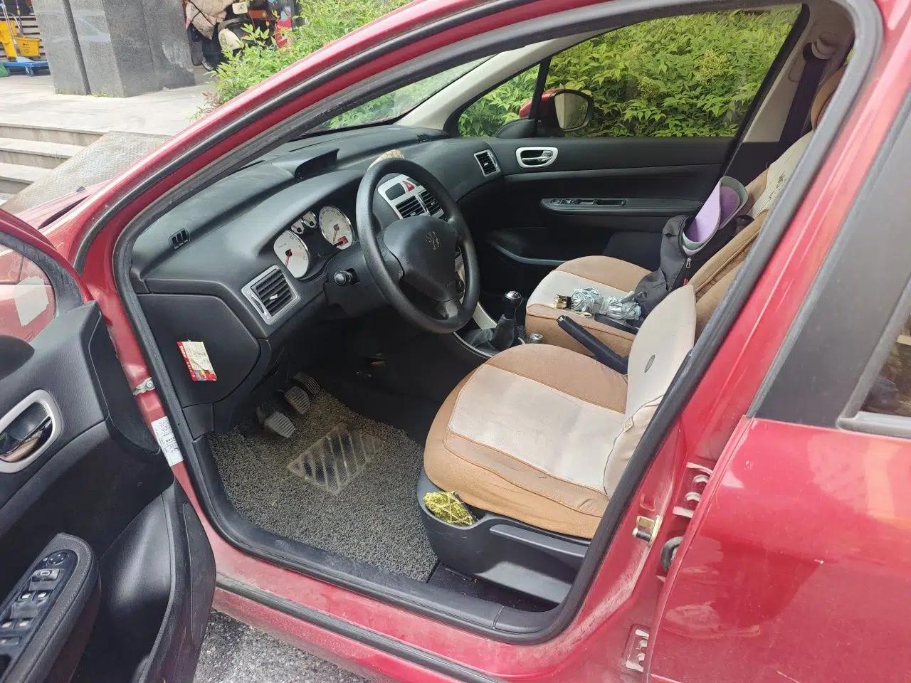 Peugeot 307 2013 Hatchback 1.6L Manual Comfort Edition — миниатюра 17