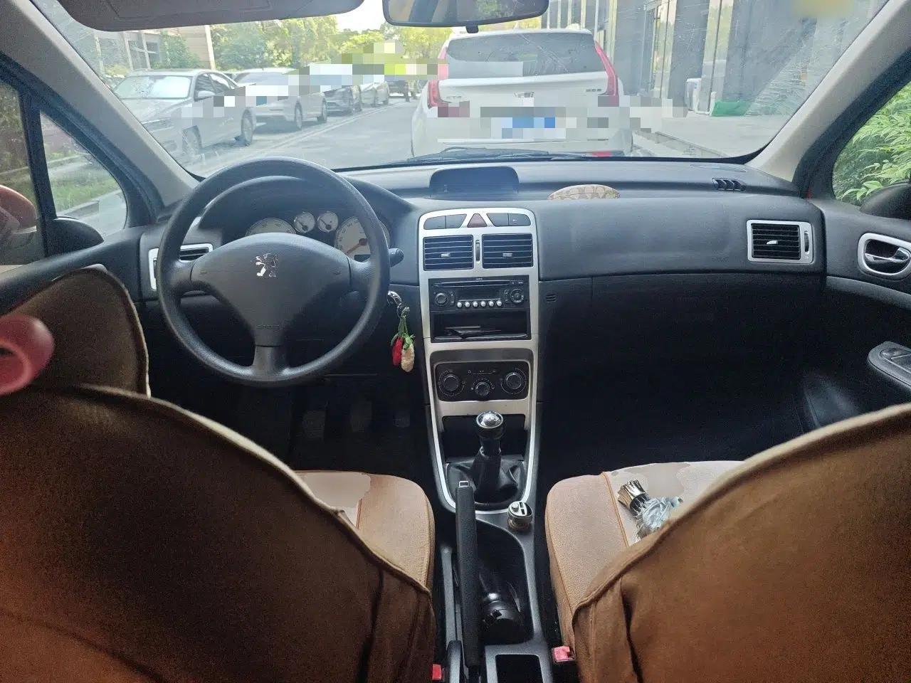 Peugeot 307 2013 Hatchback 1.6L Manual Comfort Edition — миниатюра 10
