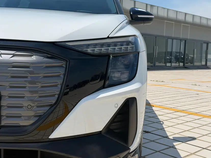 Audi Q5 e-tron 2023 40 e-tron Starry Edition Mecha Kit — миниатюра 2