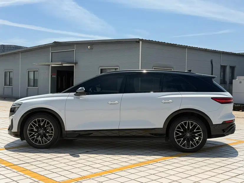 Audi Q5 e-tron 2023 40 e-tron Starry Edition Mecha Kit — миниатюра 5