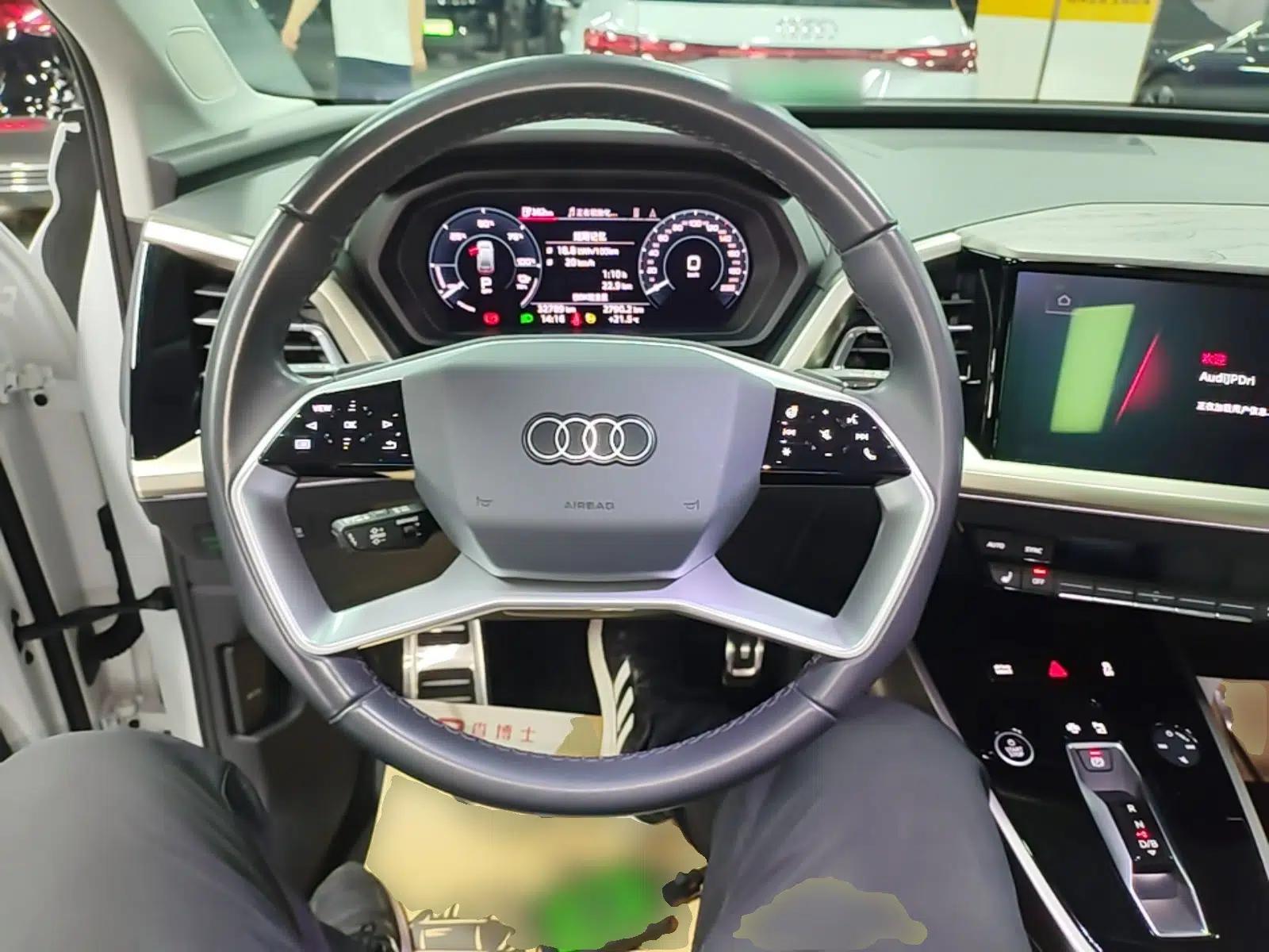 Audi Q5 e-tron 2023 40 e-tron Starry Edition Luxury Package — миниатюра 13